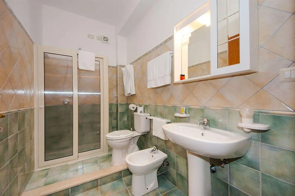 Hotel Donna Rosa SantʼAlessio Siculo 3*,