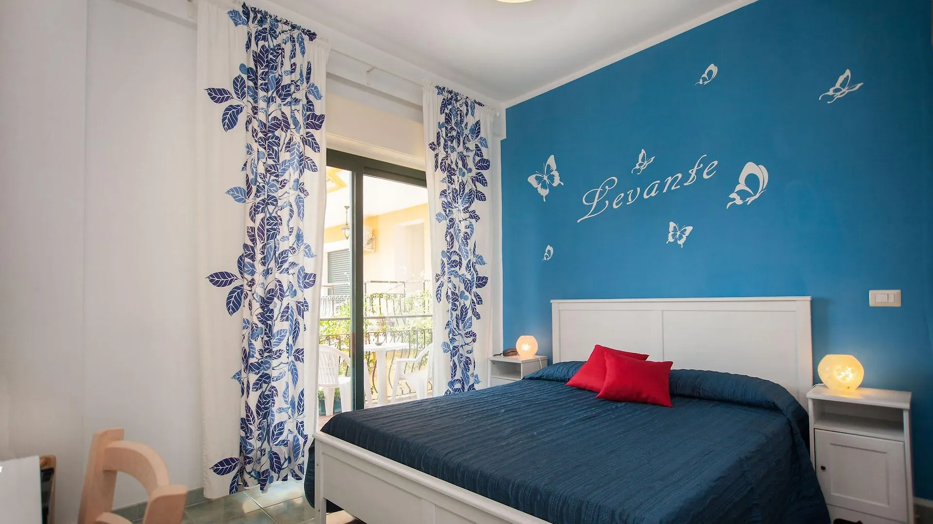 Hotel Donna Rosa SantʼAlessio Siculo Italië