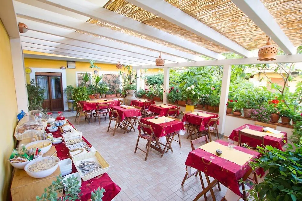 Hotel Donna Rosa SantʼAlessio Siculo 3*,