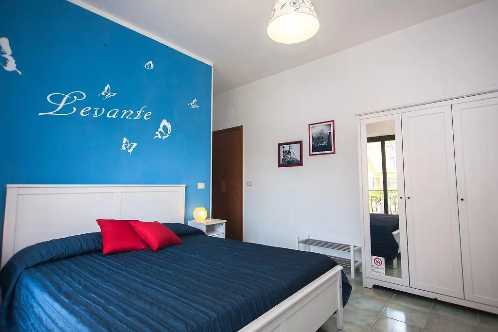 Hotel Donna Rosa SantʼAlessio Siculo 3*,