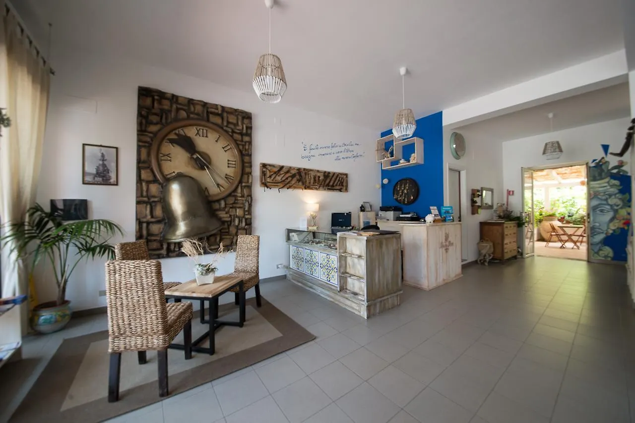 Hotel Donna Rosa Sant'Alessio Siculo 3*,